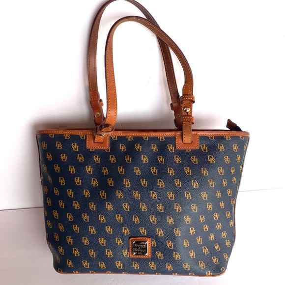 Dooney & Bourke Handbags - 🌟Elegant~Dooney and Bourke~Handbag.🌟